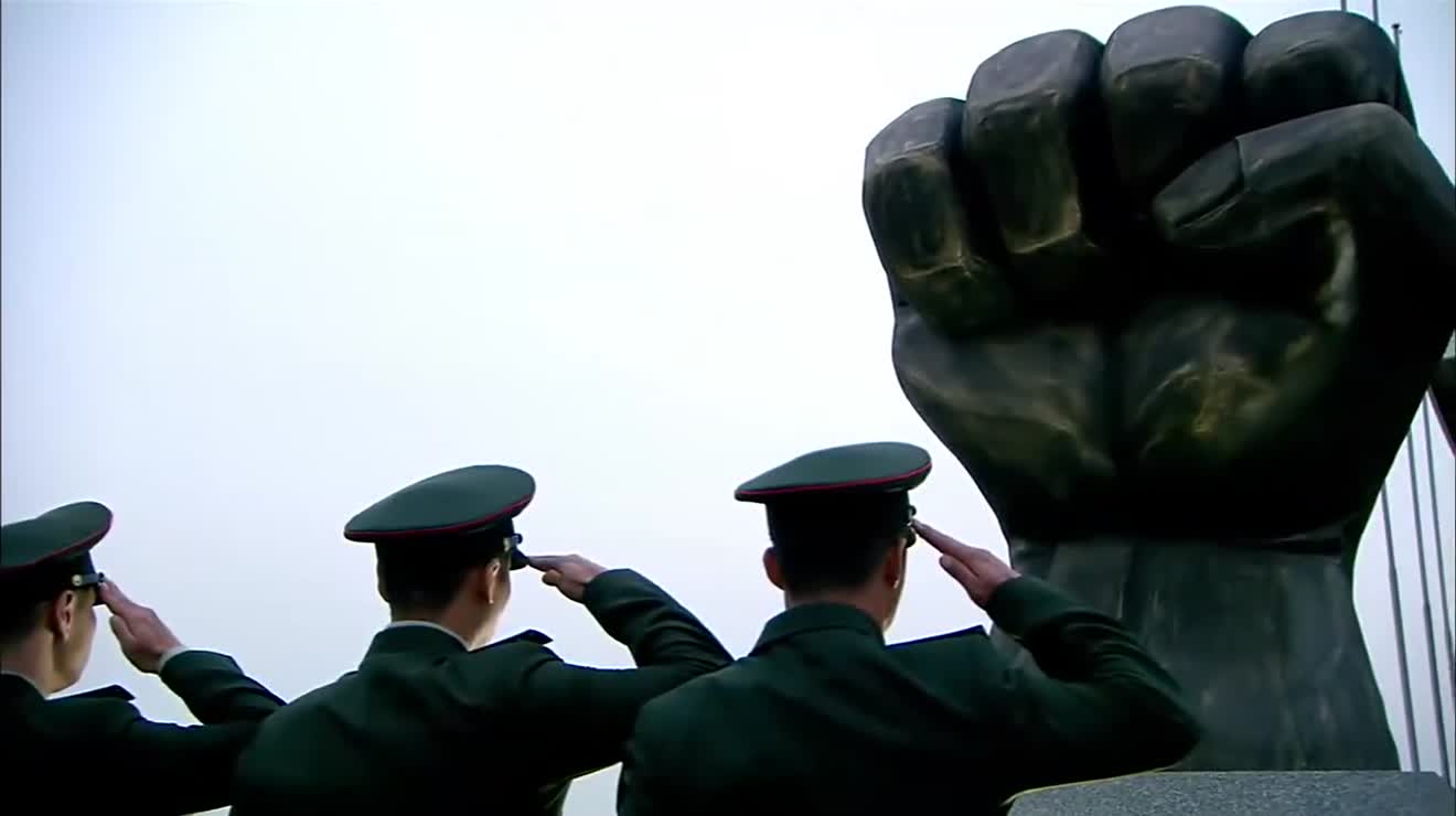 何晨光三人离开铁拳团,没想到将要去的是狼牙特战旅