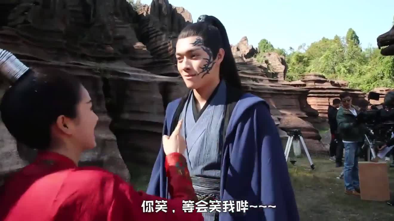 《招摇》花絮:许凯偷笑,白鹿看着就大笑