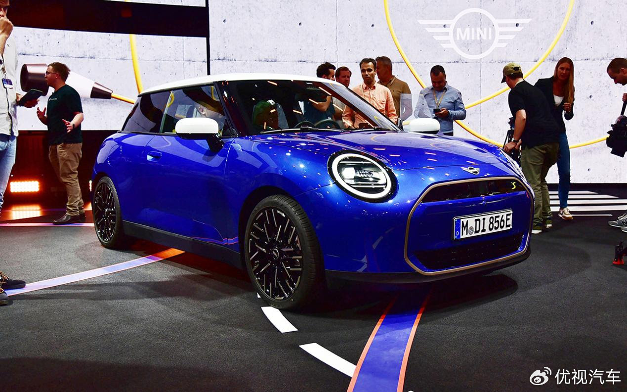 版mini cooper se说实话,402km的续航放在今天的国产新能源车市场里