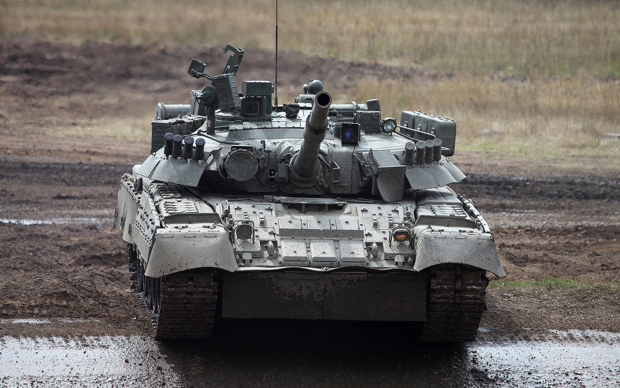 俄军列装t-90m坦克,配置强大武器,重塑钢铁洪流!