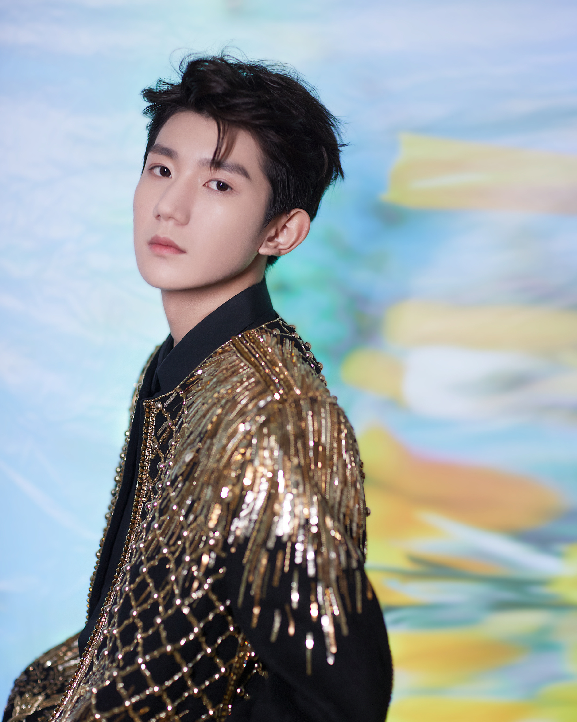 王源五官精致,好正的大男孩_高清图集_新浪网