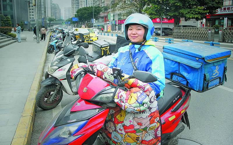 95后浪漫女骑手揣着开花店的梦想送外卖