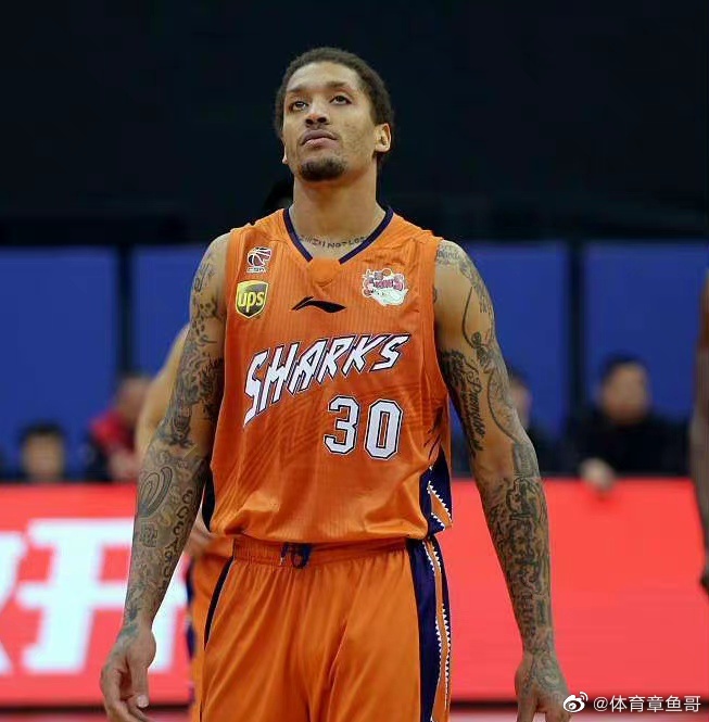 据shams报道迈克尔比斯利签约cba上海大鲨鱼队