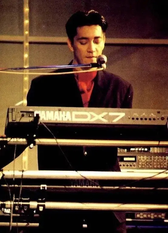 年轻时的坂本龙一__财经头条