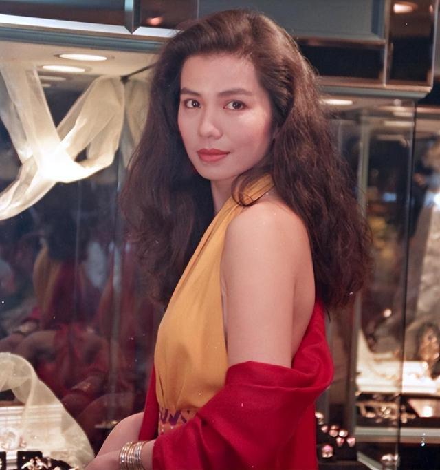 62岁钟楚红久违复出状态好!