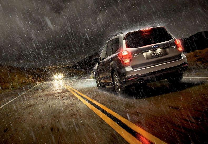 下雨天学会这样才能安全驾车