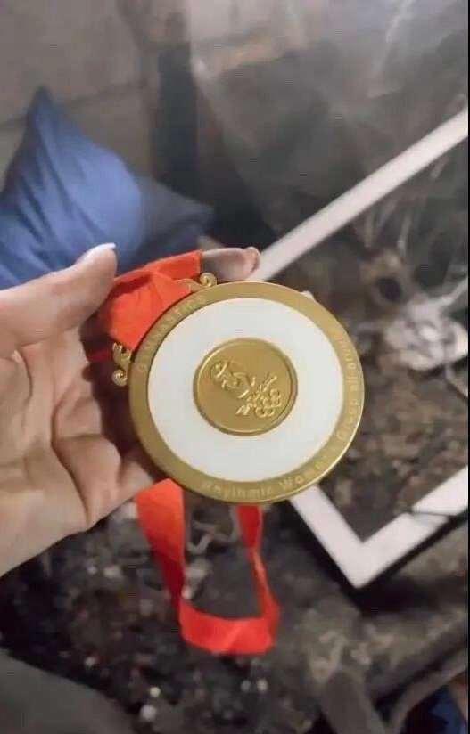 奥会金牌拿到没一个月居然掉皮，蹦床女神朱雪莹：“我不是故意的”休闲区蓝鸢梦想 - Www.slyday.coM