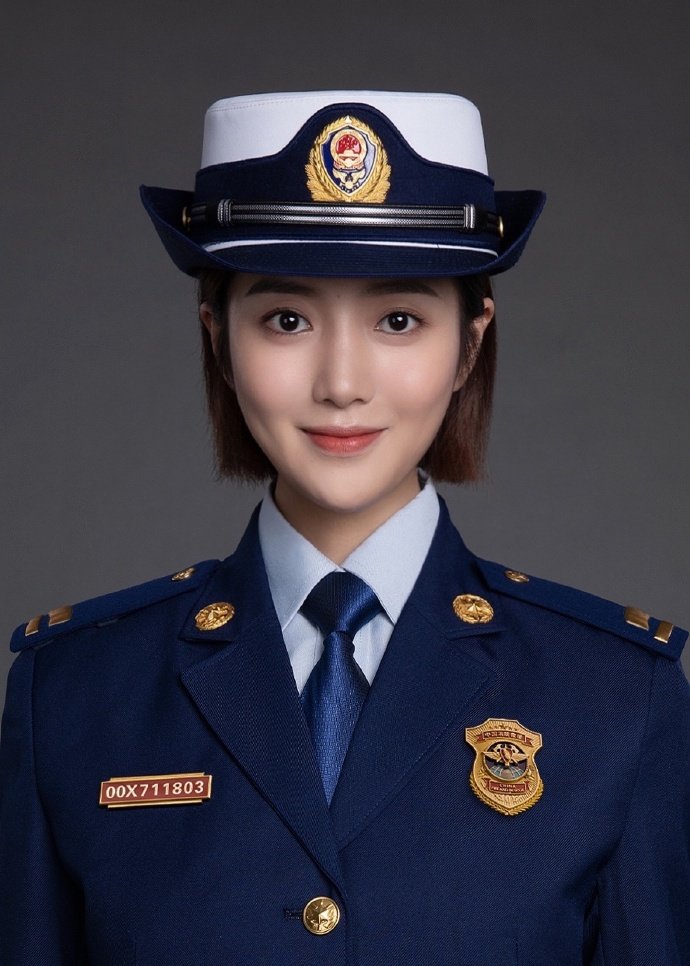 不得不说王梓薇演的女消防员真的好飒……_高清图集_新浪网