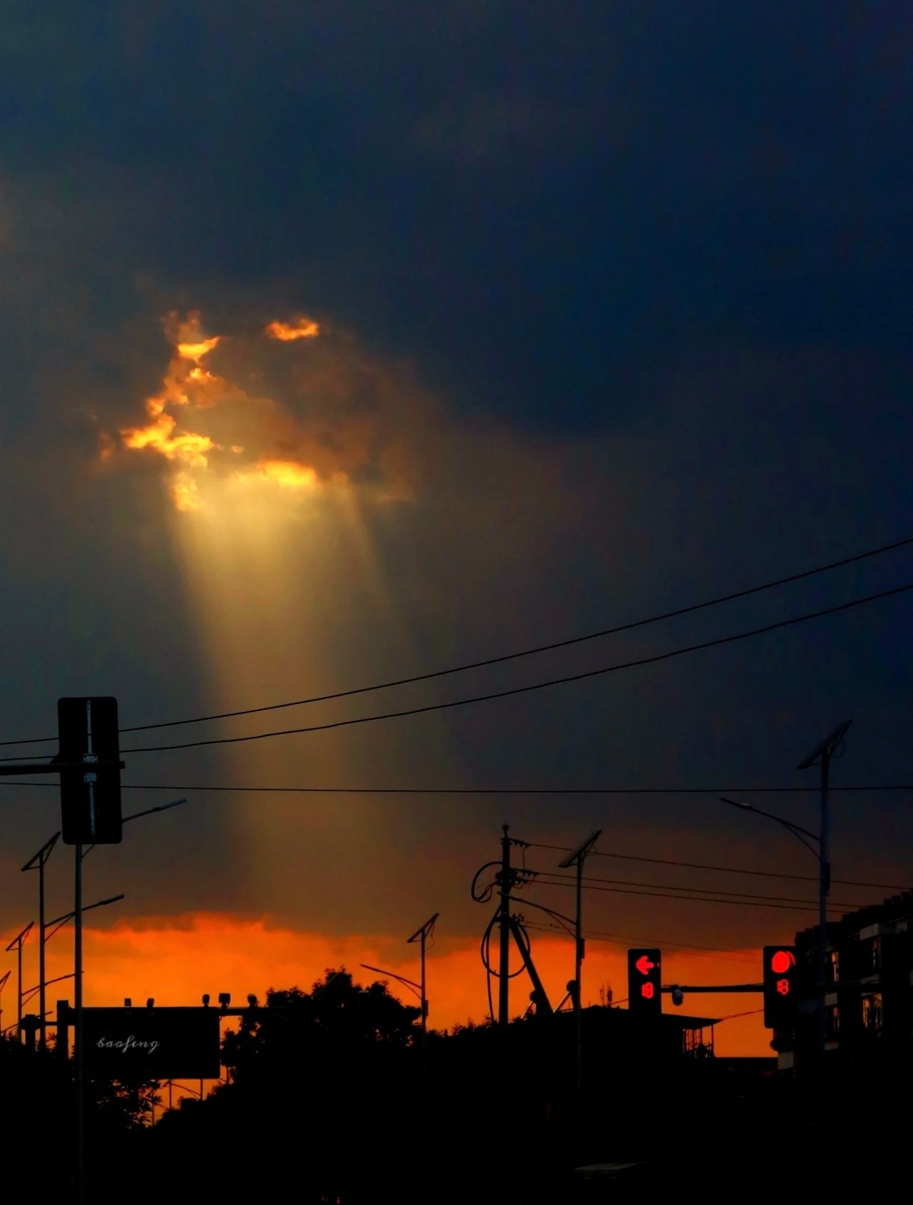 当丁达尔效应发生时光就有了形状