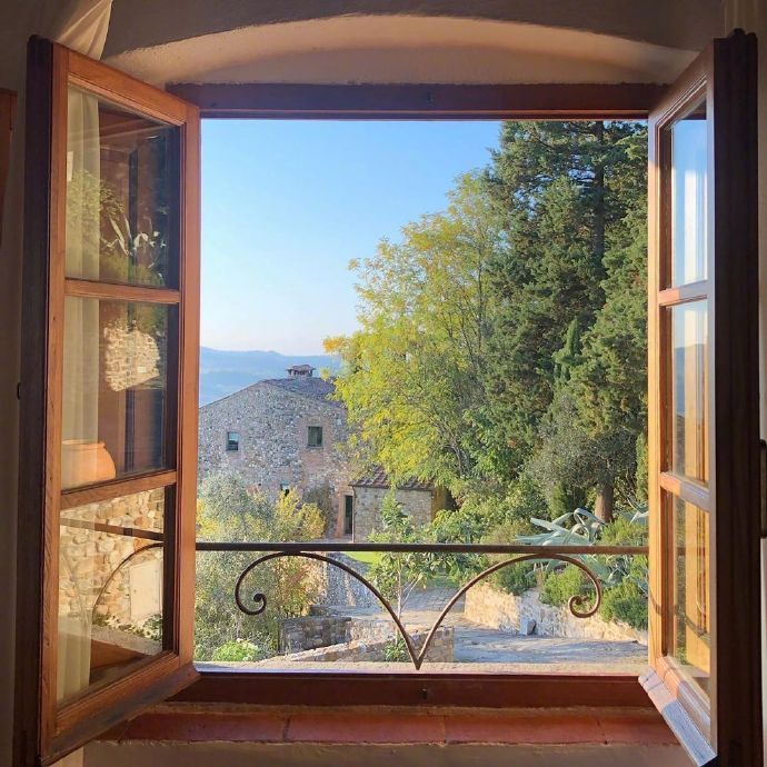 理想中的卧室和窗景