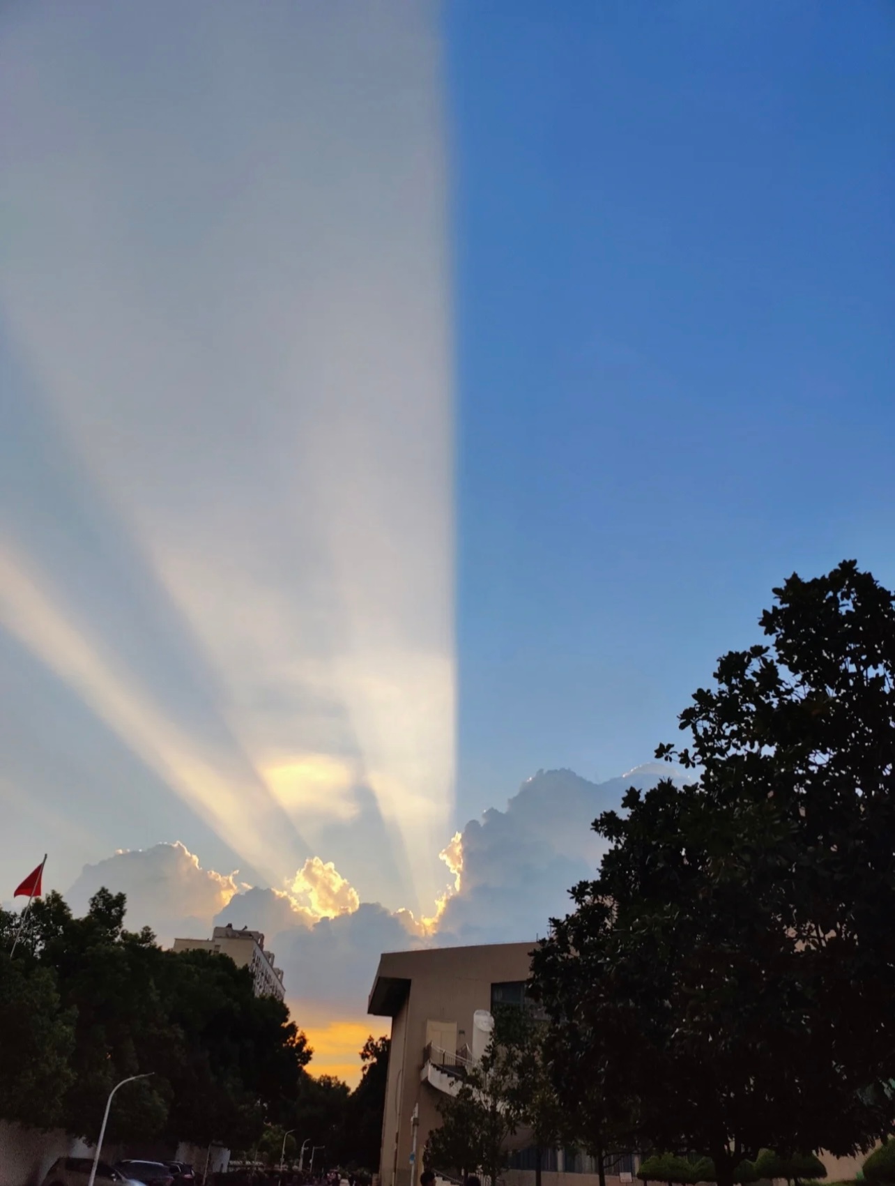 当丁达尔效应发生时光就有了形状