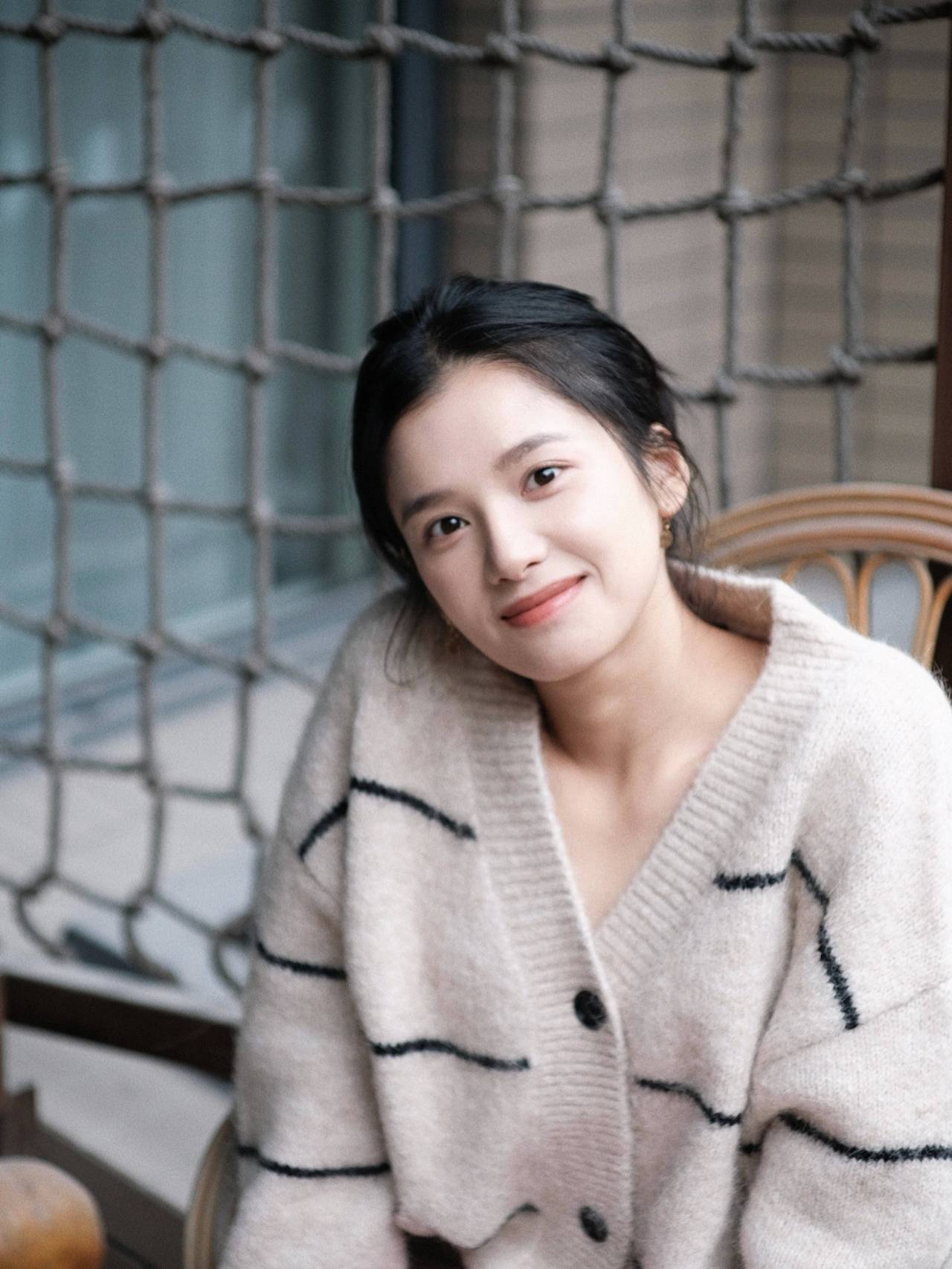 * 一个温柔且热爱生活的漂亮女孩张婧仪__财经头条