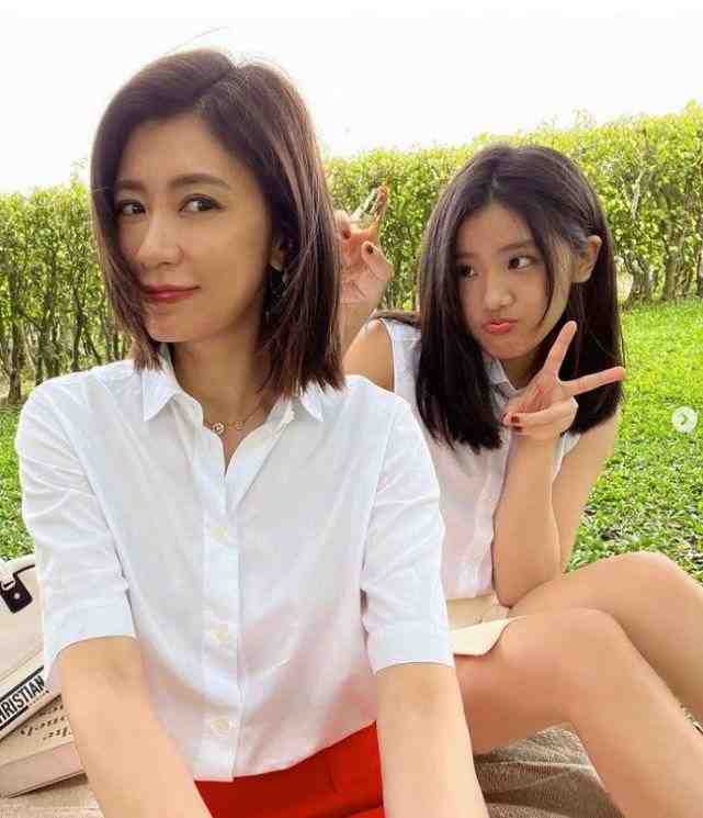 17岁梧桐妹出境,颜值身材都不错,贾静雯的大宝贝休闲区蓝鸢梦想 - Www.slyday.coM 17岁梧桐妹出境,颜值身材都不错,贾静雯的大宝贝休闲区蓝鸢梦想 - Www.slyday.coM