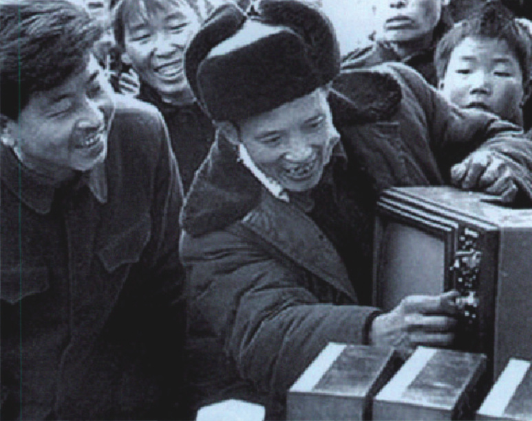 1983年第一届春晚,各行泰斗的盛大聚会,节目丰富且教育意义浓厚
