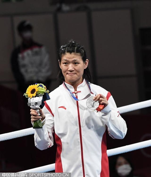 她认为自己在决赛中的表现有些紧张,在比赛中思路不够清晰,"教练给我