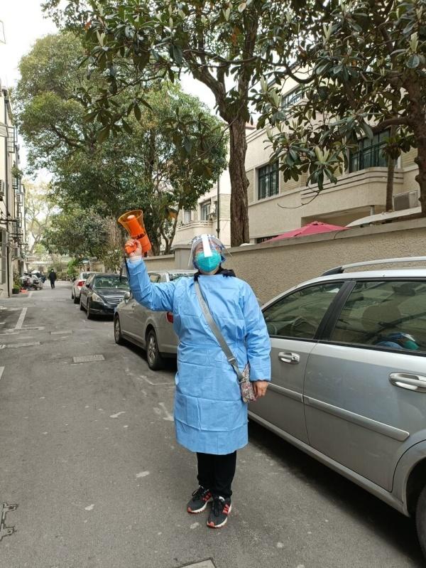 疫情中的上海，武康大楼下一支特殊的“车队”休闲区蓝鸢梦想 - Www.slyday.coM