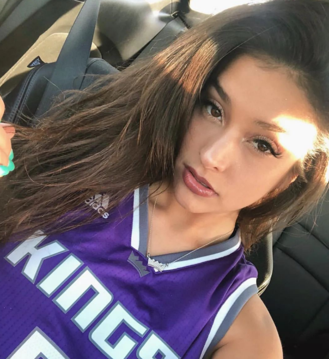 国王队老板女儿安佳丽晒视频,轻松命中踩线三分,人美心善身材棒