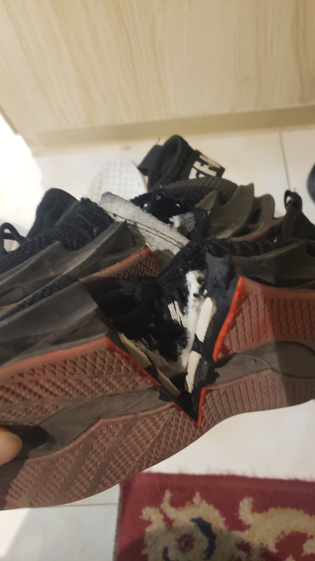 再次惊叹京东的服务态度,昨天买了一个月的鞋子开胶了