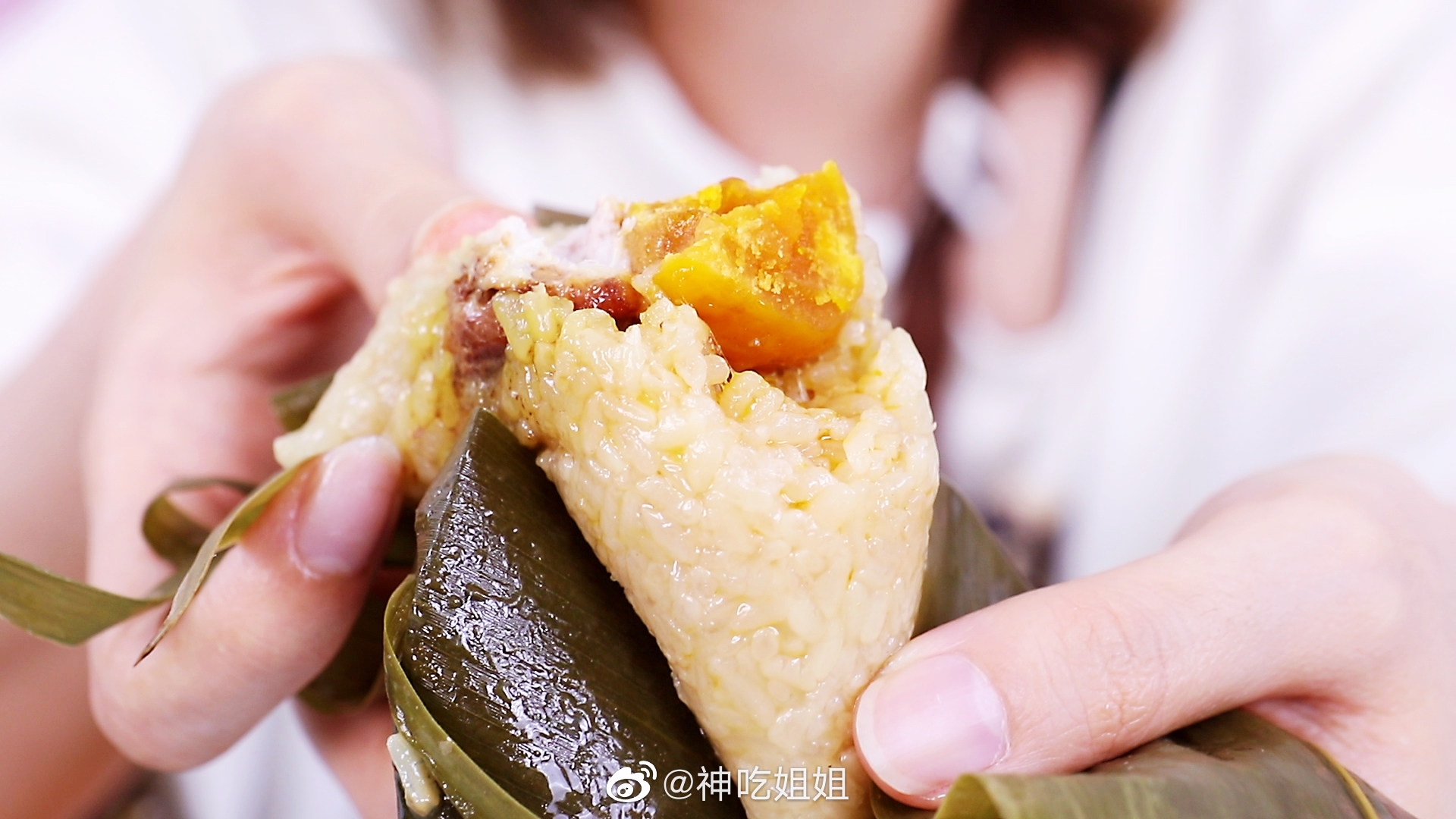 你们都吃粽子了没今年的端午节我过的还蛮有仪式感的,自己包粽子