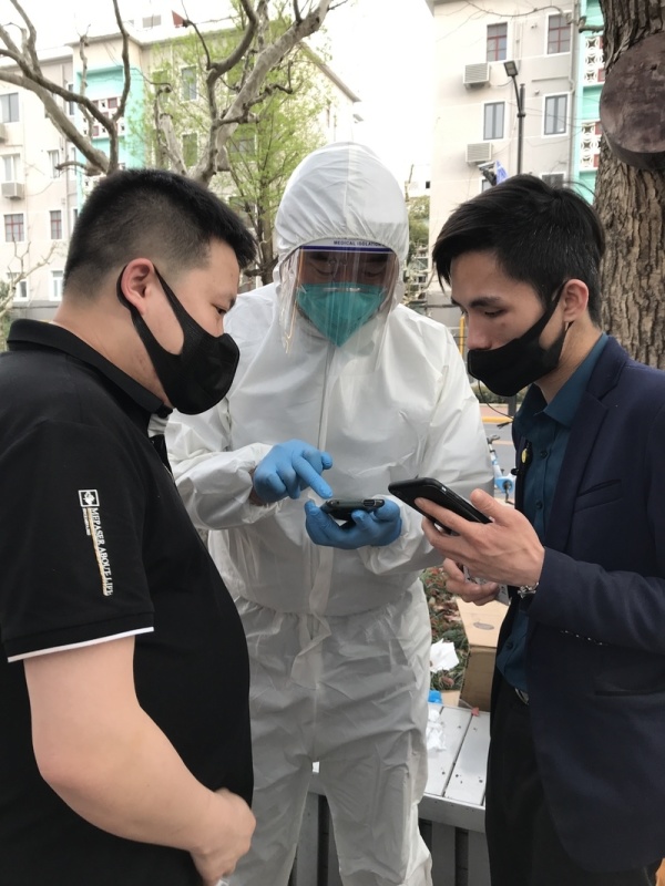 疫情中的上海，武康大楼下一支特殊的“车队”休闲区蓝鸢梦想 - Www.slyday.coM