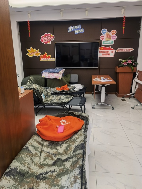 疫情中的上海，武康大楼下一支特殊的“车队”休闲区蓝鸢梦想 - Www.slyday.coM