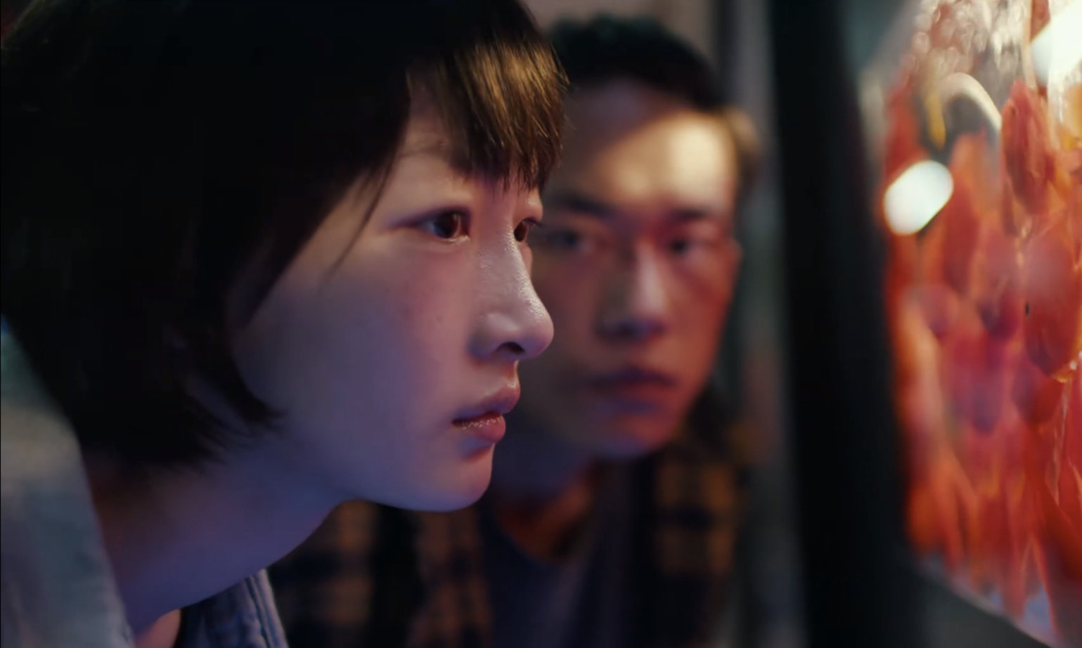 《少年的你》韩国新海报,感觉周冬雨和易烊千玺看上去都不一样了