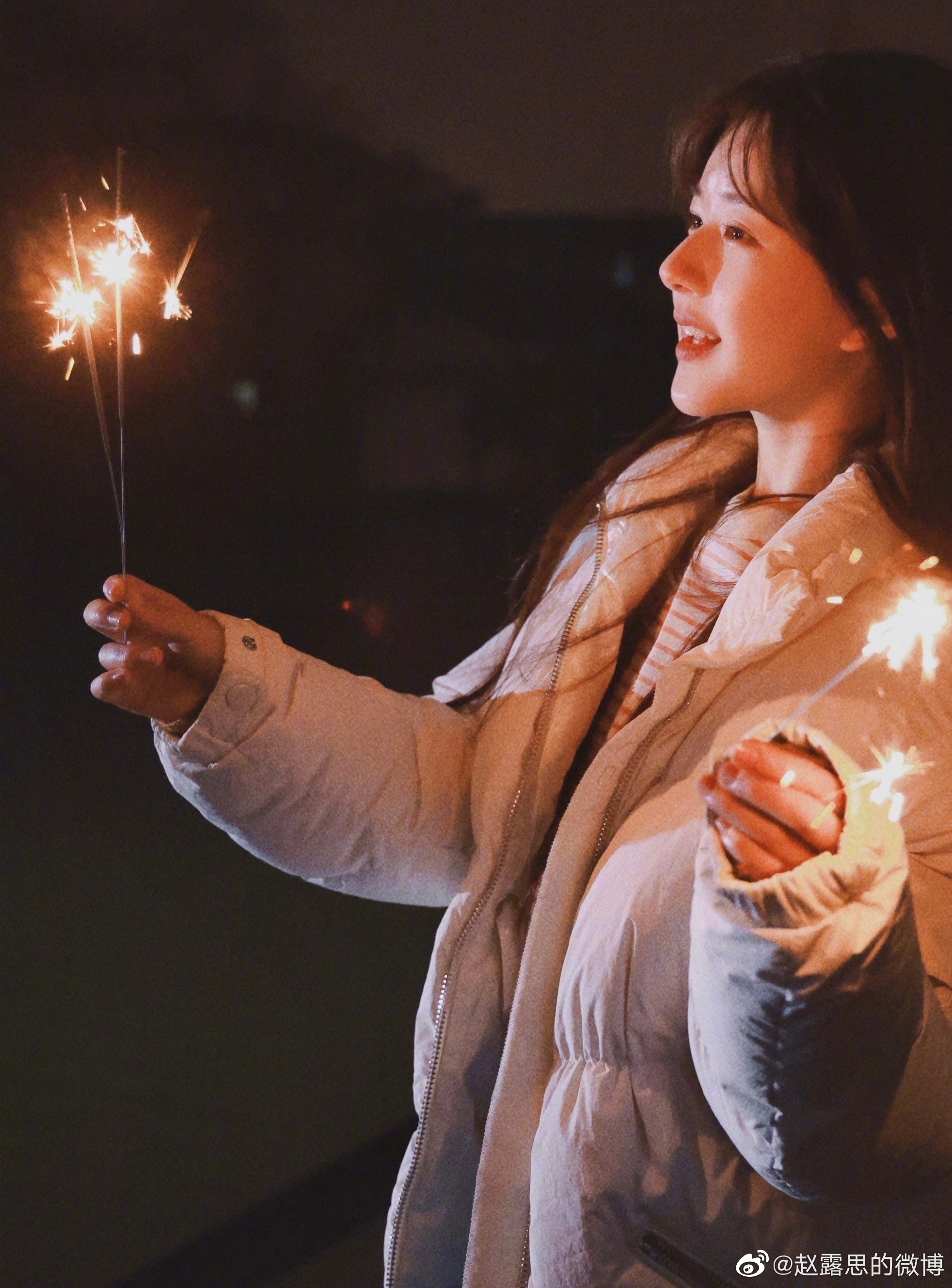 烟花随拍 暗夜中的烟花和美女,无疑是最亮眼的星82……_高清图集