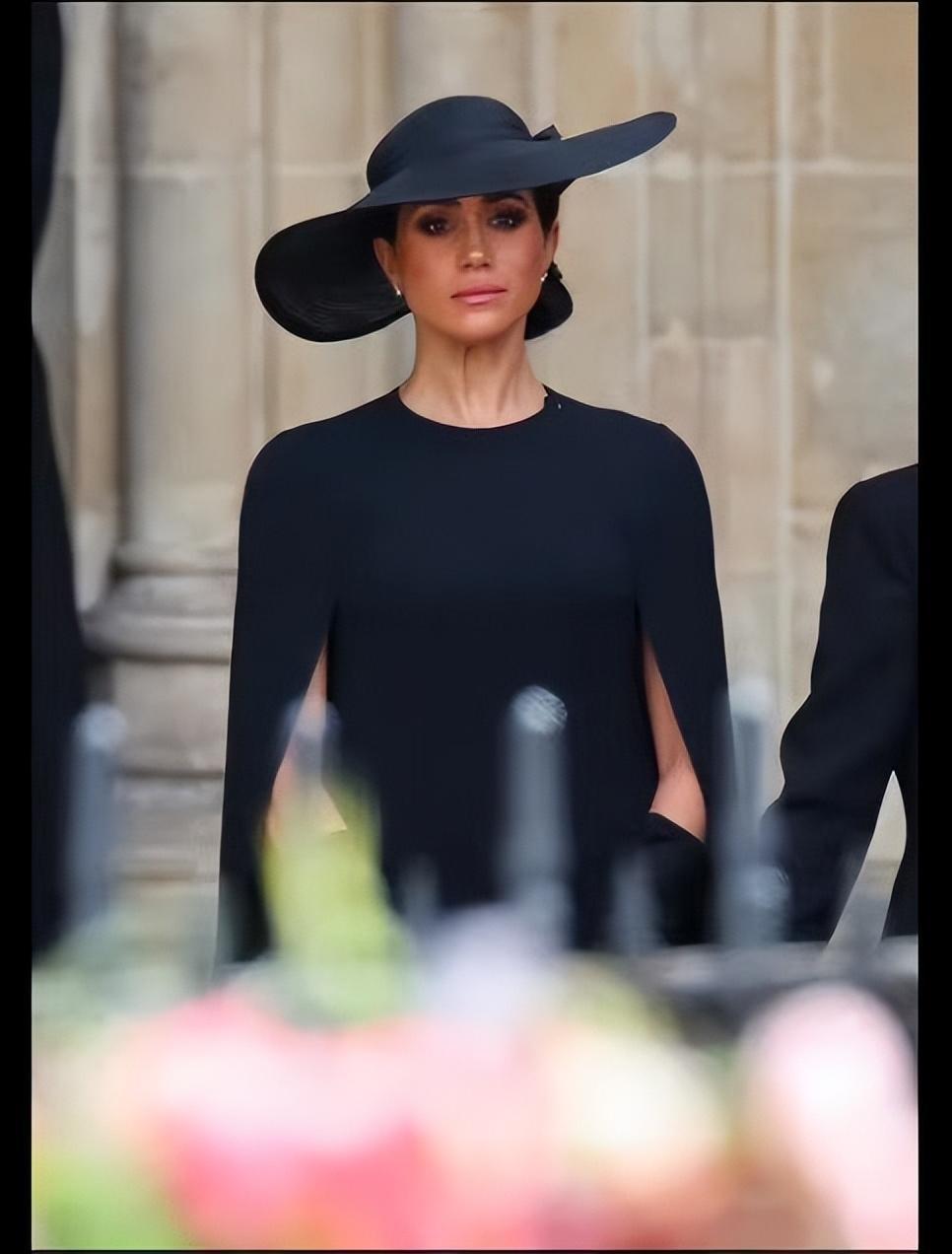 梅根也太装了！在女王葬礼上都要哭得漂亮，夏洛特公主才是真伤心休闲区蓝鸢梦想 - Www.slyday.coM