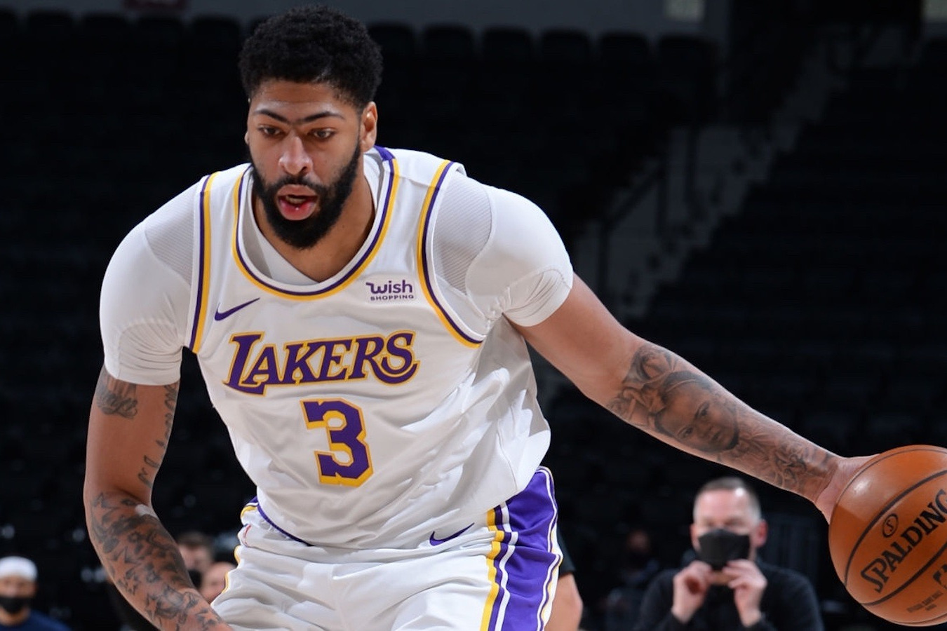 湖人第二份十天合同续签一人,浓眉哥生日老詹亲切送祝福|安东尼