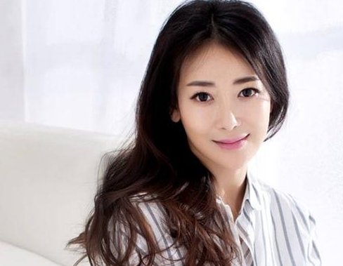 同是78年明星刘涛老了薛佳凝老了42岁她却是28岁容颜