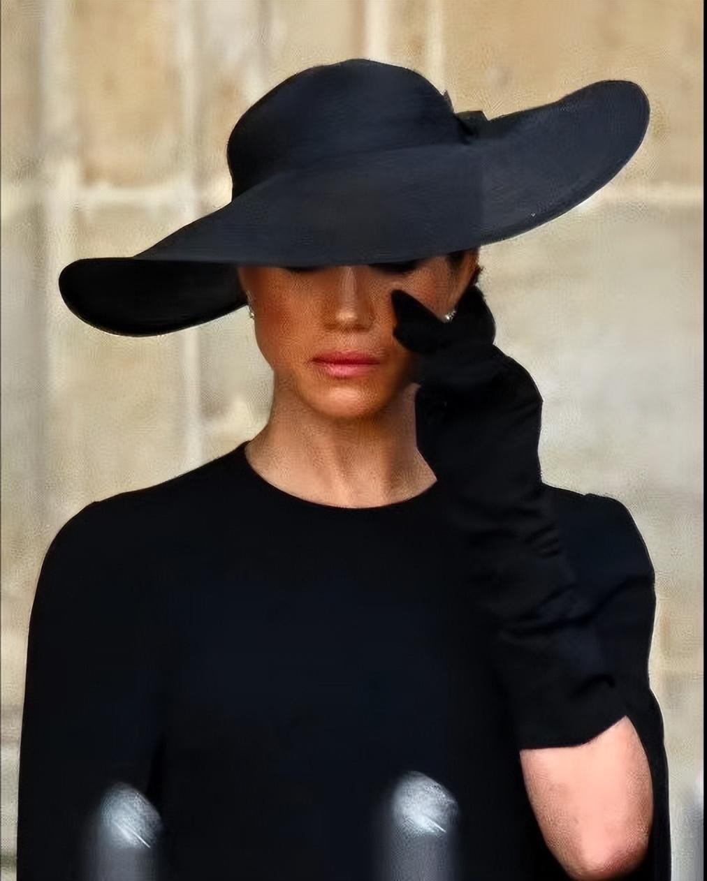 梅根也太装了！在女王葬礼上都要哭得漂亮，夏洛特公主才是真伤心休闲区蓝鸢梦想 - Www.slyday.coM