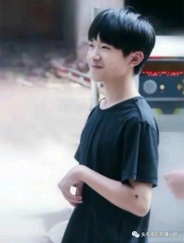 周冬雨换头,易烊千玺p成金秀贤,[少年的你]韩国海报,中国网友笑了