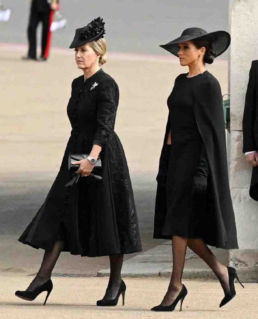 梅根也太装了！在女王葬礼上都要哭得漂亮，夏洛特公主才是真伤心休闲区蓝鸢梦想 - Www.slyday.coM