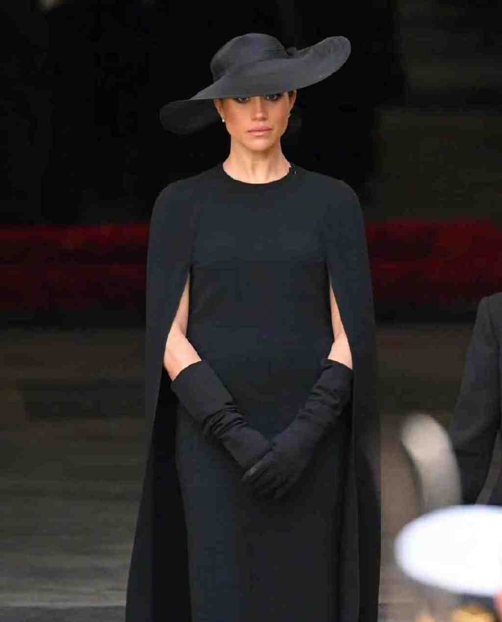 梅根也太装了！在女王葬礼上都要哭得漂亮，夏洛特公主才是真伤心休闲区蓝鸢梦想 - Www.slyday.coM
