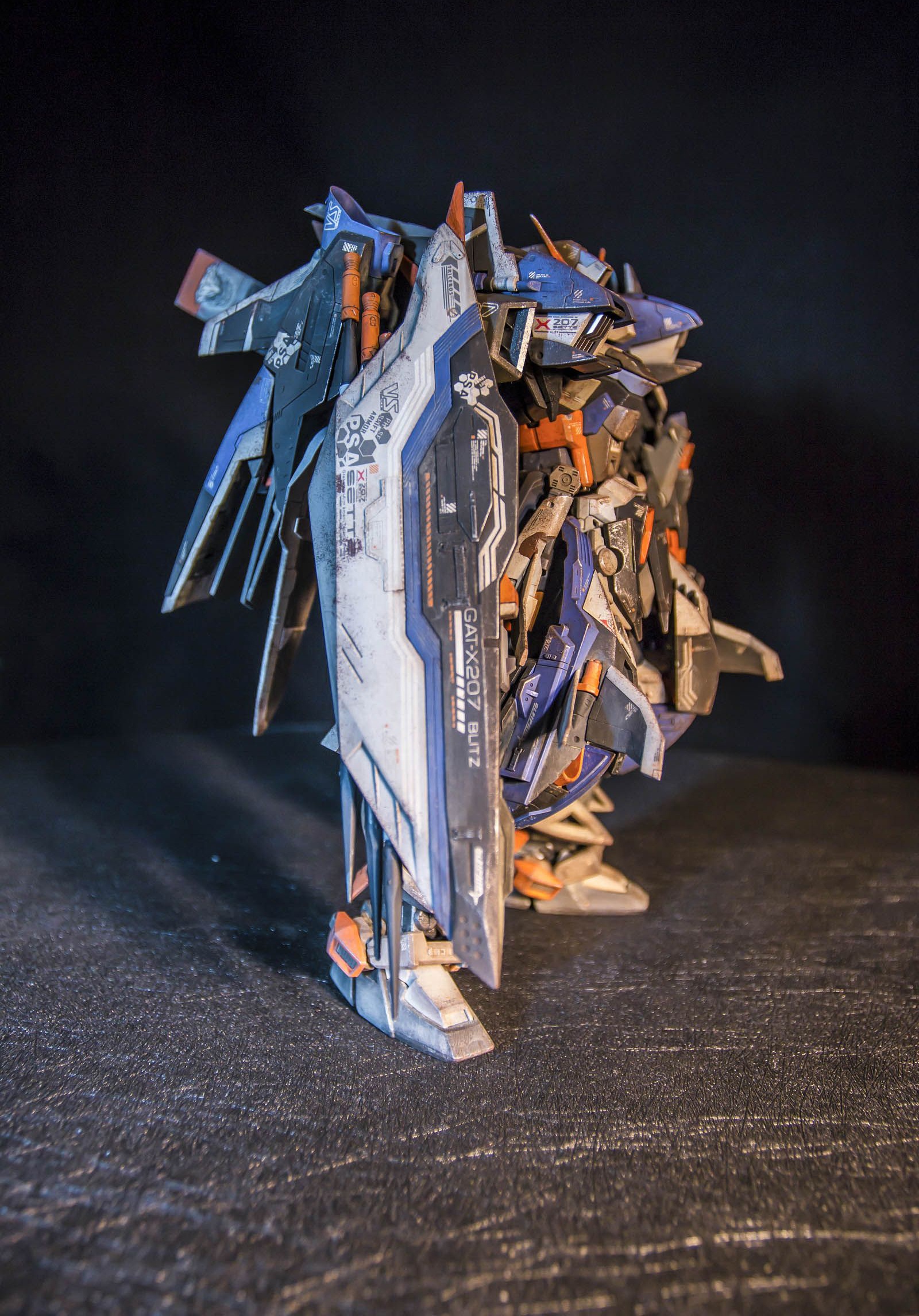 全装备搭载鬼祟迅雷高达模型