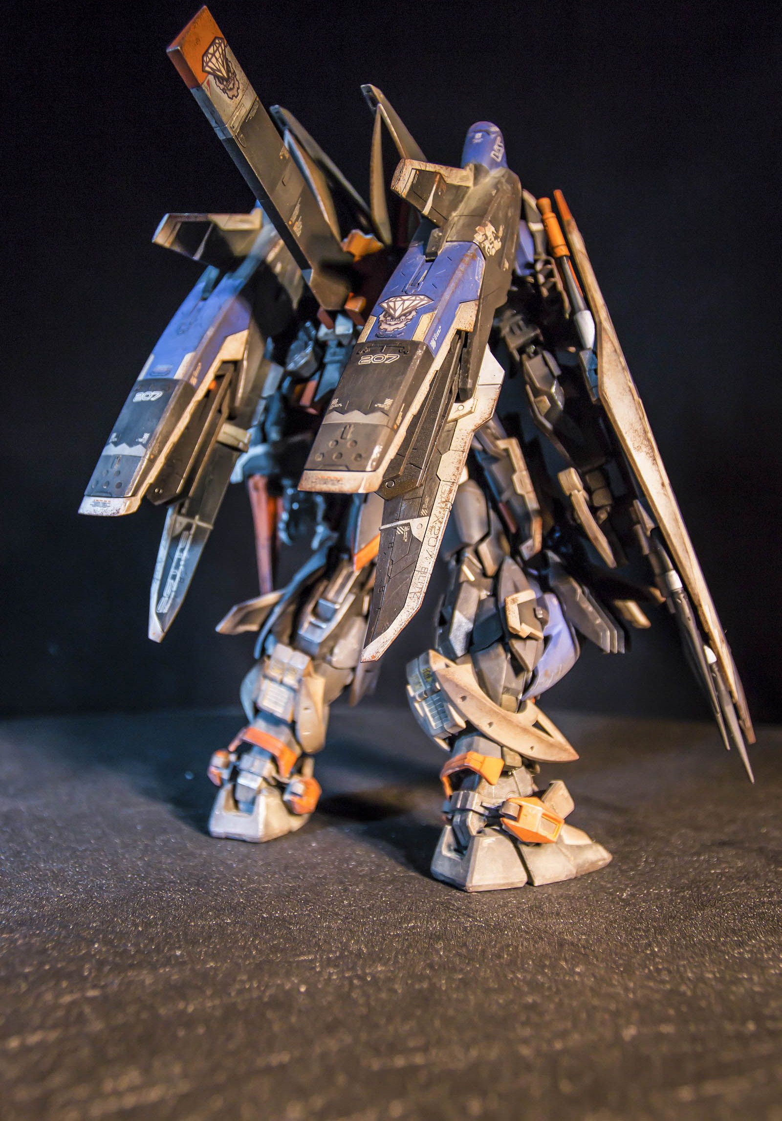 全装备搭载鬼祟迅雷高达模型