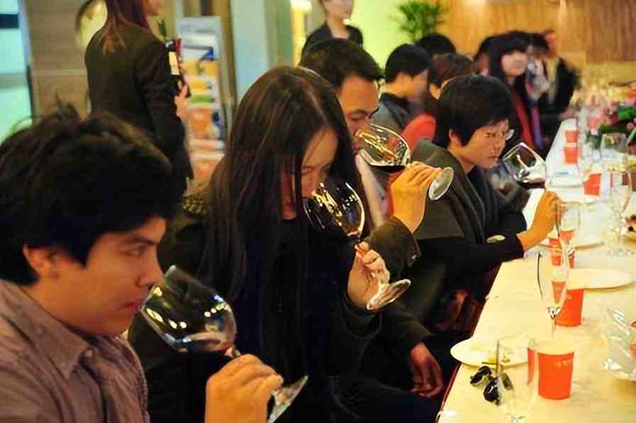 葡萄酒陈酿时蒸发现象的研究,葡萄酒蒸发现象对香气有很大的影响休闲区蓝鸢梦想 - Www.slyday.coM 葡萄酒陈酿时蒸发现象的研究,葡萄酒蒸发现象对香气有很大的影响休闲区蓝鸢梦想 - Www.slyday.coM