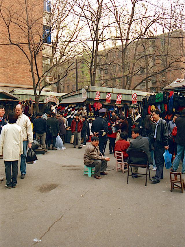 北京记忆1999年,中外闻名的秀水市场,清静的地铁建国门站
