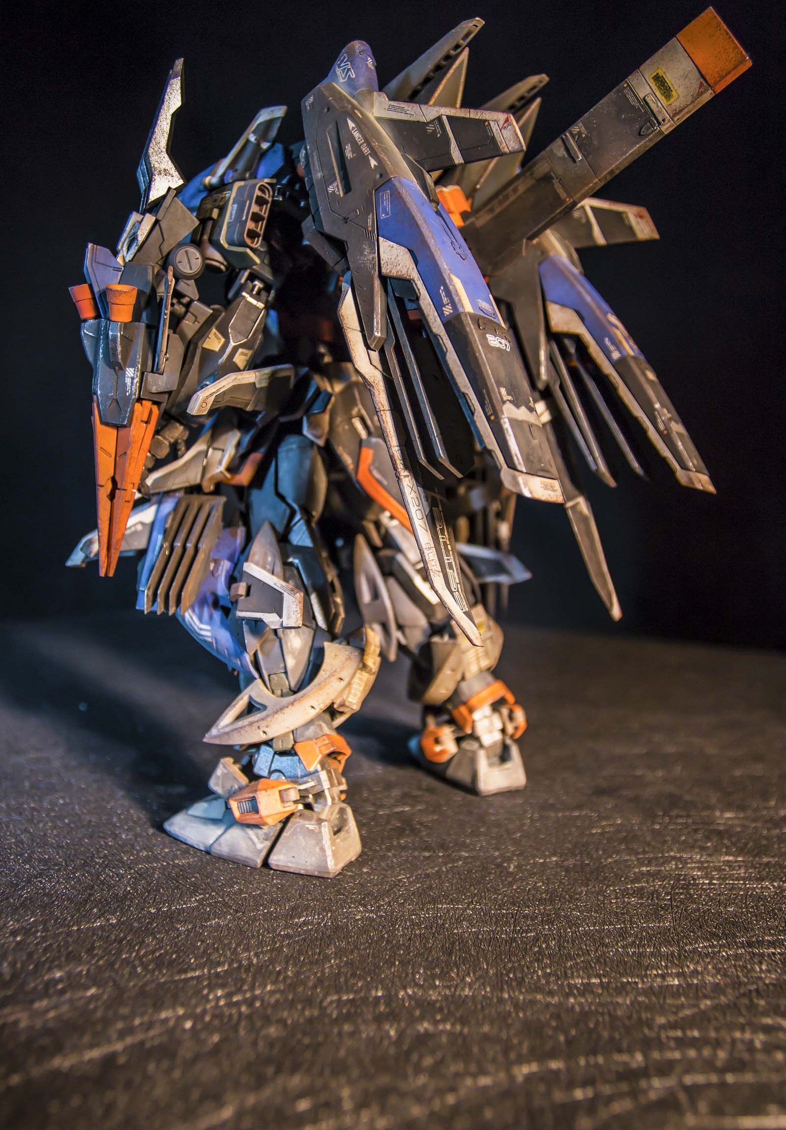 全装备搭载鬼祟迅雷高达模型