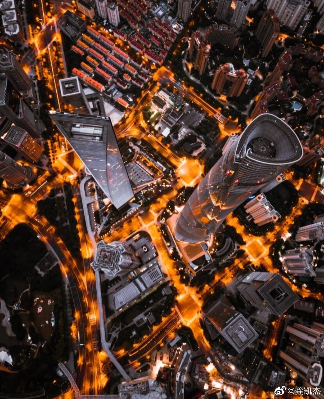 夜晚高空鸟瞰上海三件套,真的太震撼了