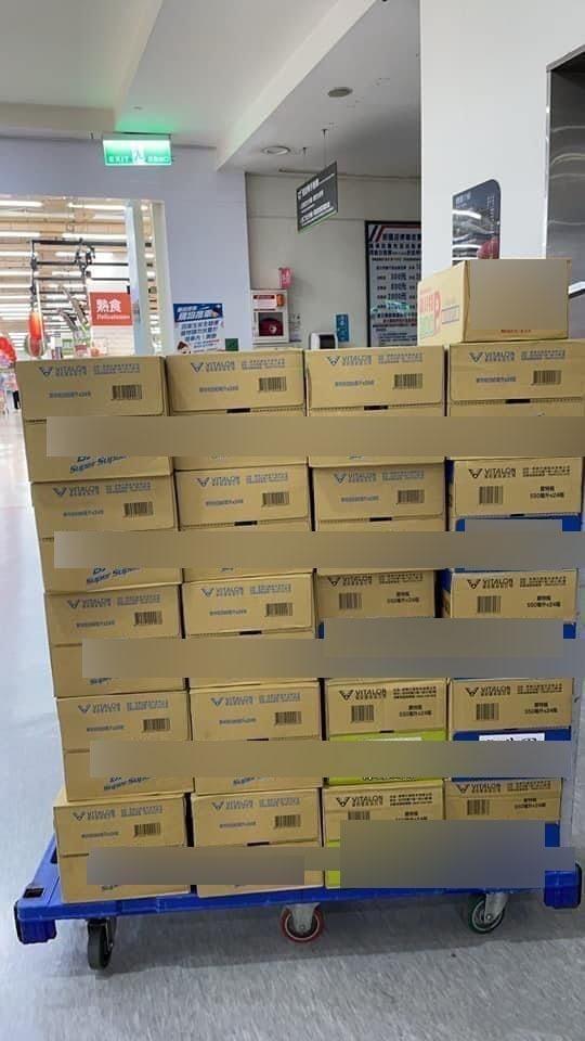 林志颖后援会送“救命恩人”物资:每位施救者都有份,大家很开心休闲区蓝鸢梦想 - Www.slyday.coM 林志颖后援会送“救命恩人”物资:每位施救者都有份,大家很开心休闲区蓝鸢梦想 - Www.slyday.coM