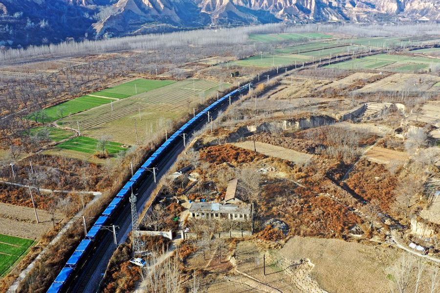 晋南古城临汾,西依吕梁,东傍太岳,是南同蒲铁路线上的重镇,战略位置极