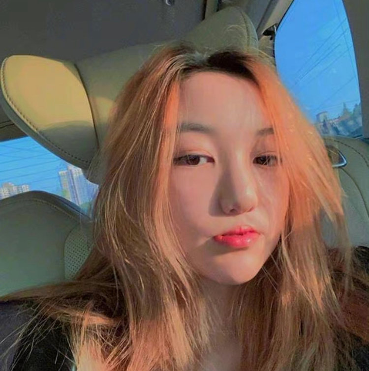 王菲的小女儿李嫣清空ins内容之前有人说她炫富