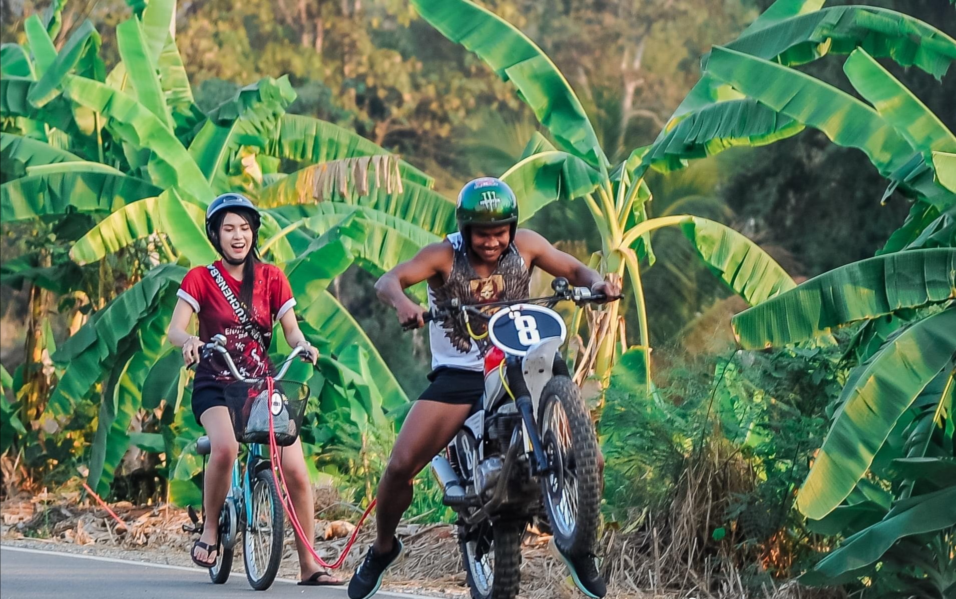 要结婚了泰拳王播求晒出与美女甜蜜合照粉丝我爱上嫂子了