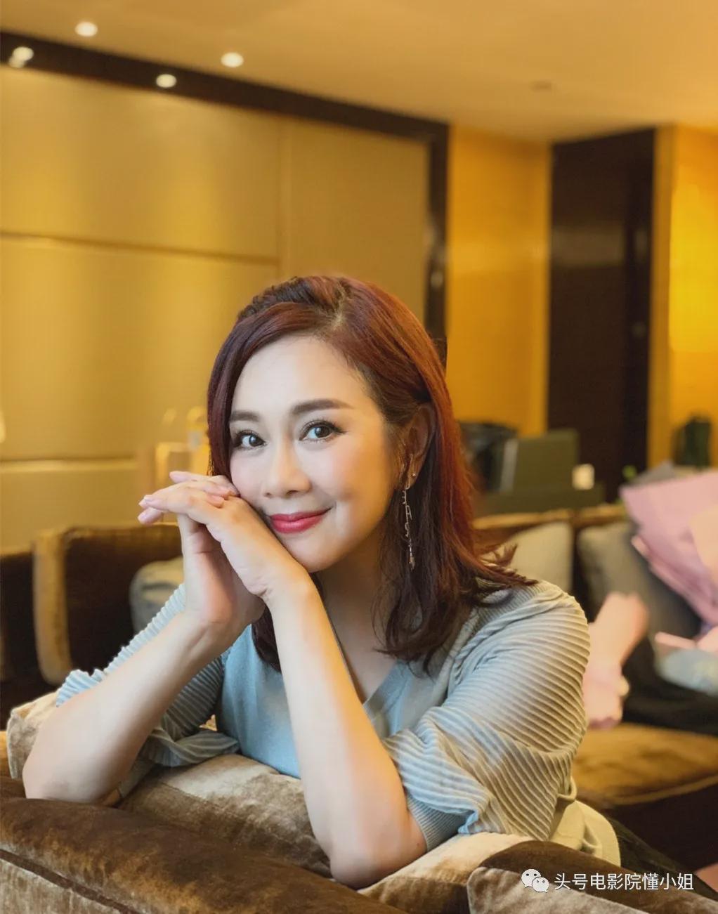 50岁陈松伶舞台上可以乘风破浪但无法生育婆媳关系让她委屈