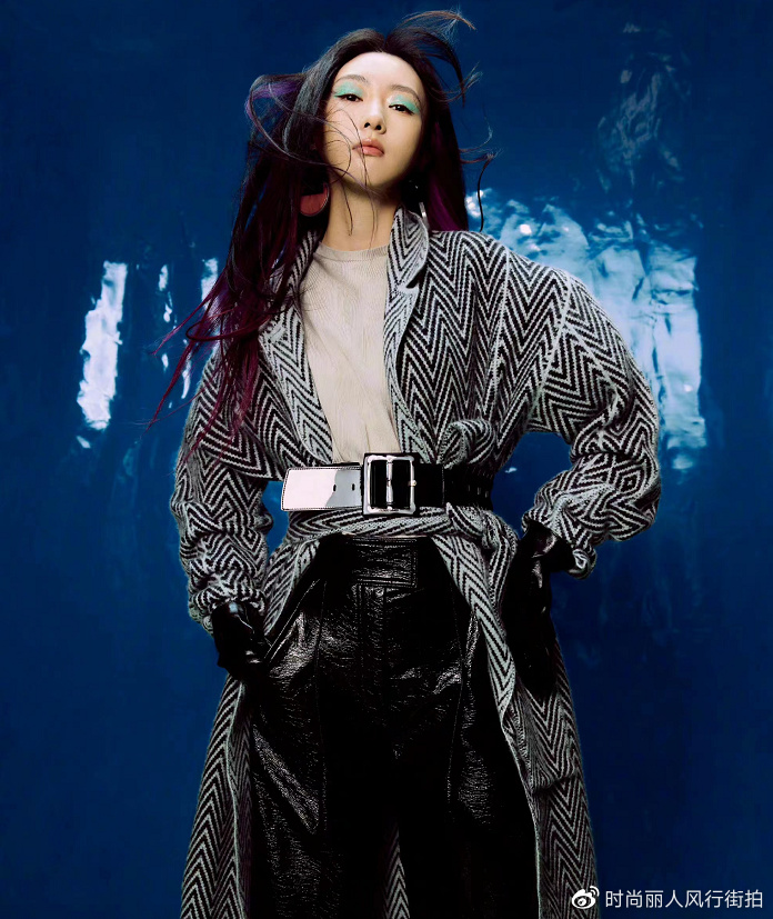 童瑶如今比章子怡还有巨星范！穿皮草拍大片厌世脸爆火，气质高级休闲区蓝鸢梦想 - Www.slyday.coM