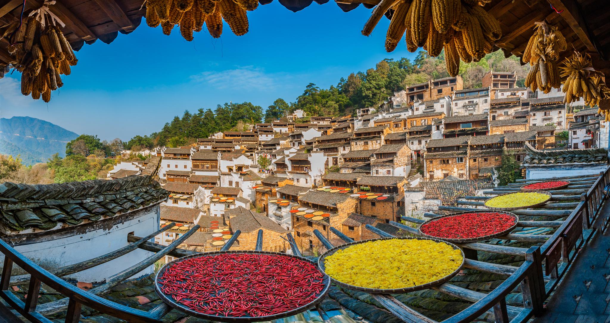 盛夏时分,在悠然的婺源篁岭晒秋古镇,感受宁静致远的美好时光