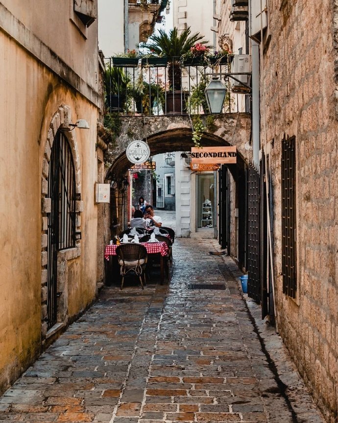 欧洲小镇街头从容安静悠然自得