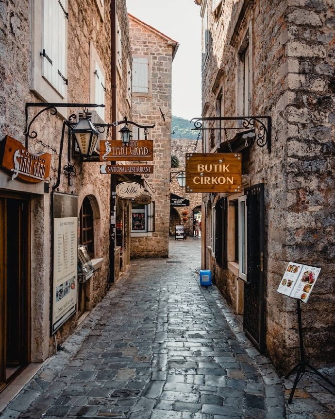 欧洲小镇街头从容安静悠然自得