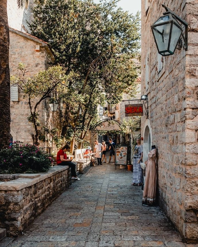 欧洲小镇街头从容安静悠然自得